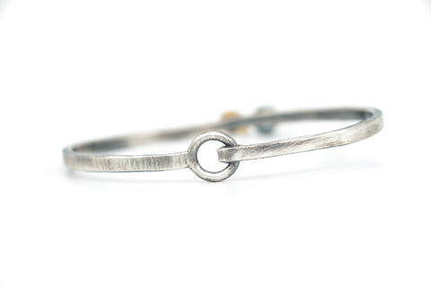 Bracelet solitaire bleu londres18k - Atelier Armoure, Modern Relics