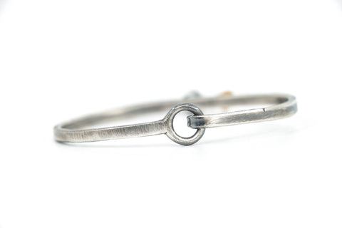 Bracelet solitaire bleu ciel 18k - Atelier Armoure, Modern Relics