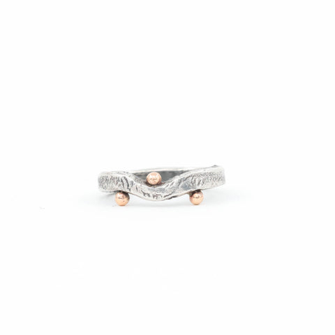 Petit imparfait unique 3 pépites - Atelier Armoure, bijoux uniques faits à la main à Lille.