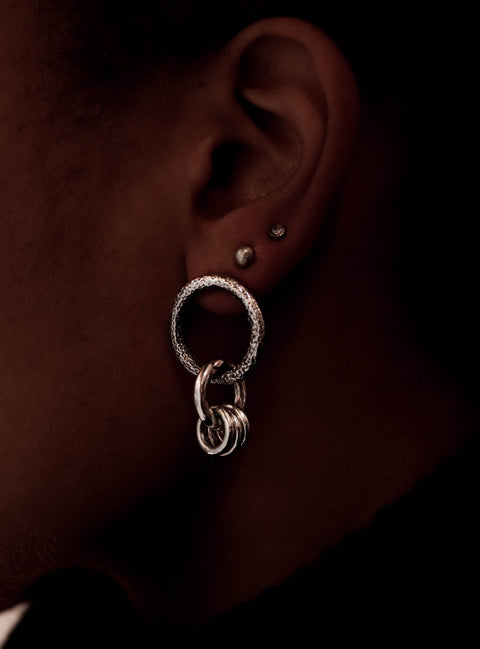 Boucle d'oreille Puzzle (orpheline) - Atelier Armoure, bijoux uniques faits à la main à Lille.