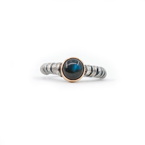 Maxi Solitaire Reliquae Labradorite - Atelier Armoure, bijoux uniques faits à la main à Lille.