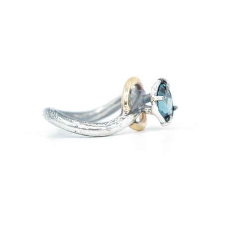 Maxi solitaire O&A bleu londres - Atelier Armoure, Modern Relics
