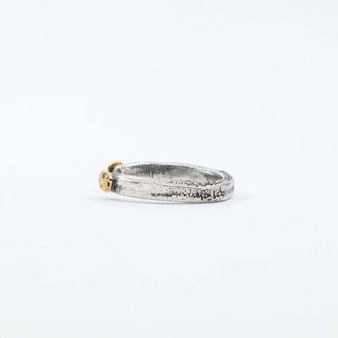 Stacker unique ouvert aux pépites d'or 18k texturées - Atelier Armoure, Modern Relics