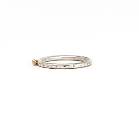 Bague fine 1 pépite - Atelier Armoure, bijoux uniques faits à la main à Lille.