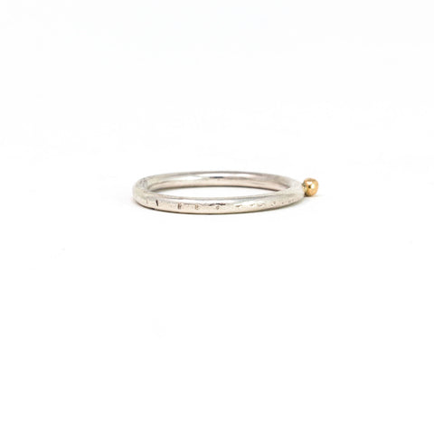 Bague fine 1 pépite - Atelier Armoure, bijoux uniques faits à la main à Lille.